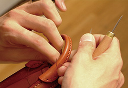 鞄の縫製ー熟練の技